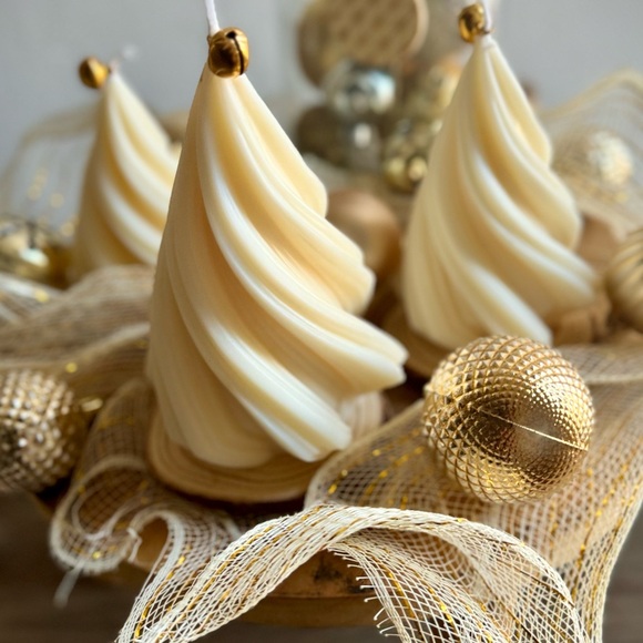 Christmas Tree Candle Set – Trio of Sizes - Picture 4 of 5